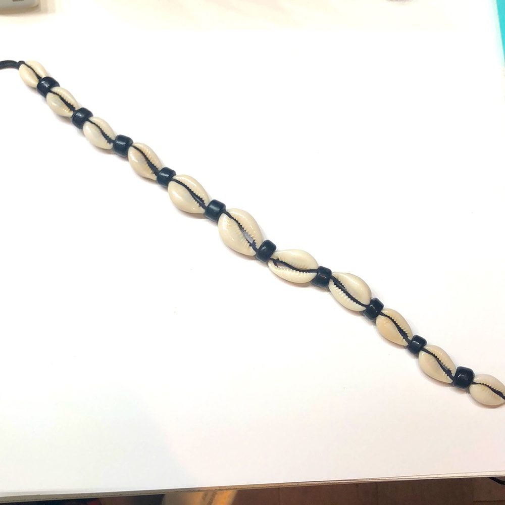 Black shell bead choker